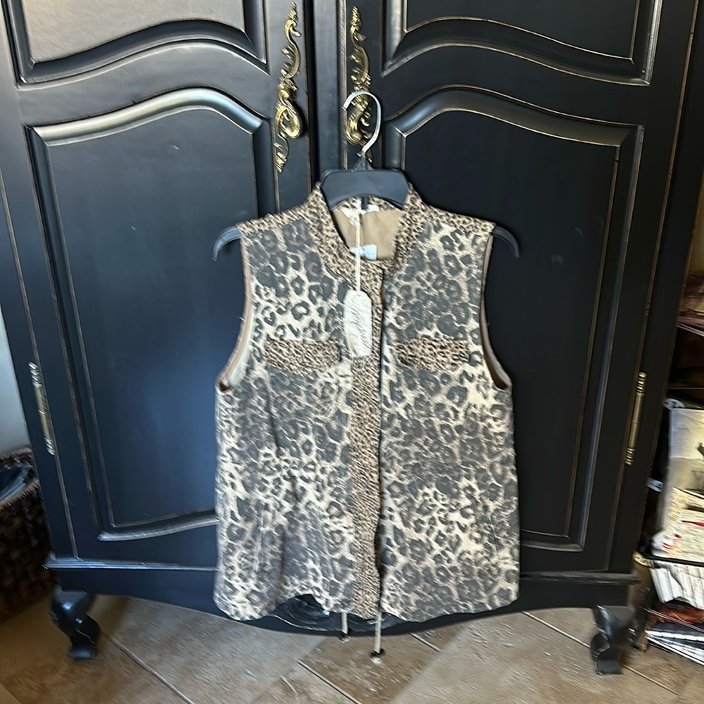 Leopard Animal Print Zip Up Vest size M NWT